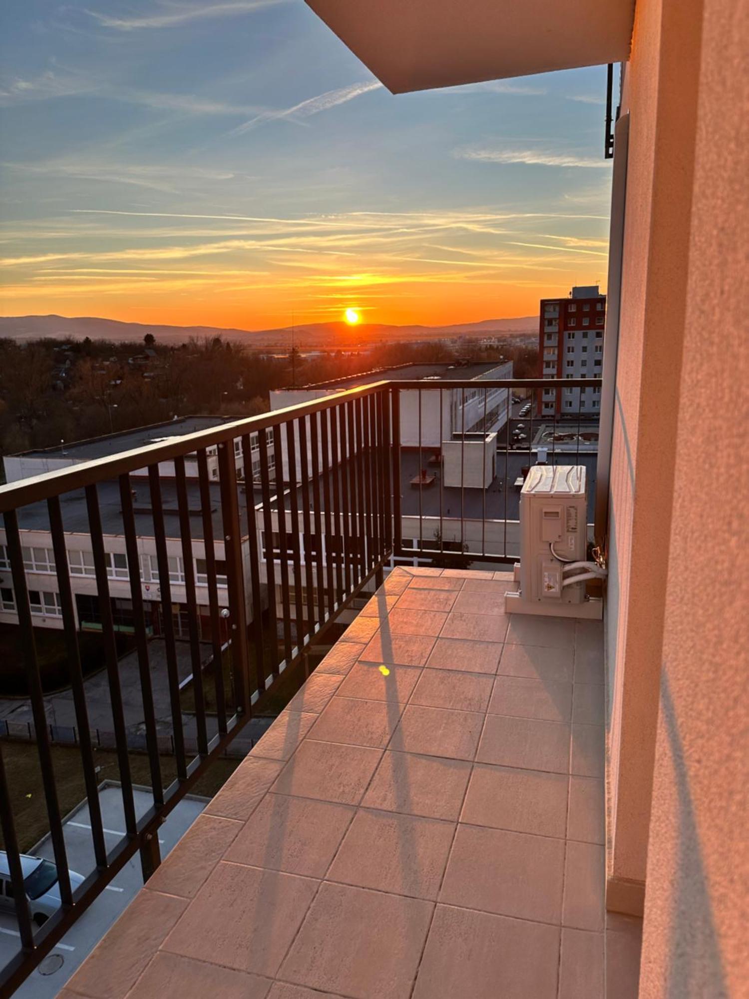 Trendy Apartment Тренчин Экстерьер фото