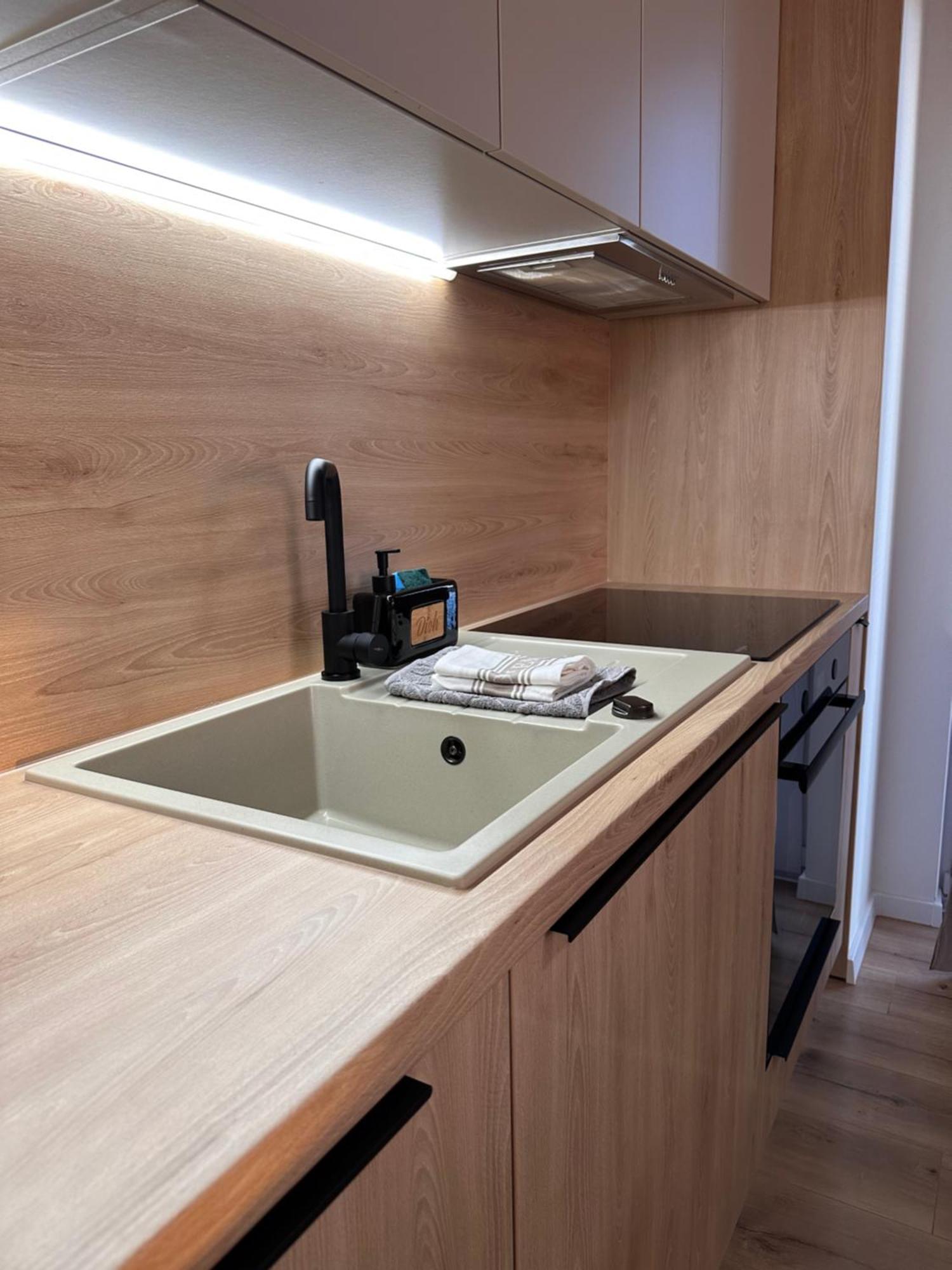 Trendy Apartment Тренчин Экстерьер фото