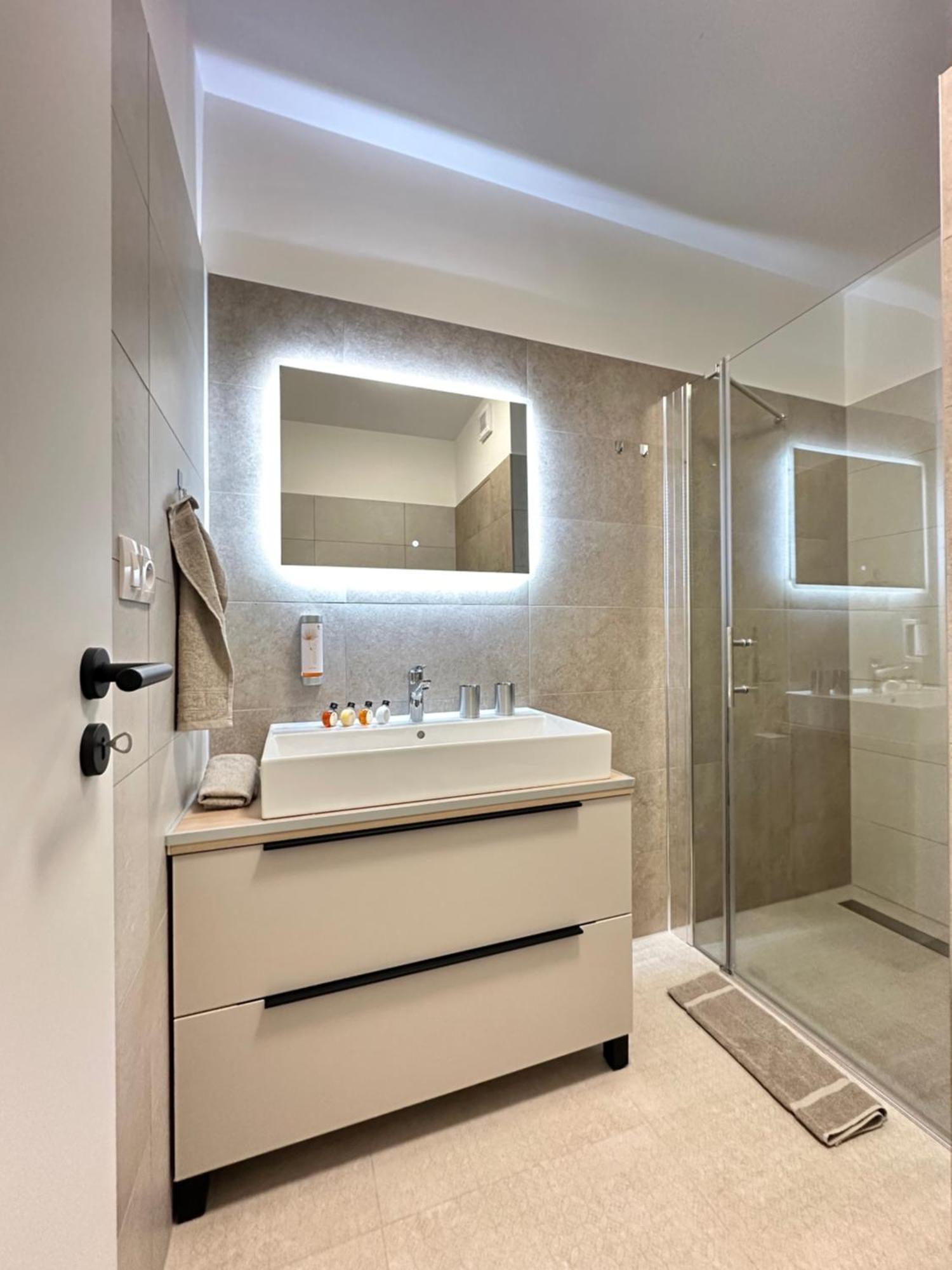 Trendy Apartment Тренчин Экстерьер фото